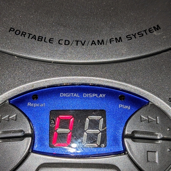 Vintage GPX CD/TV BOOMBOX Radio PORTABLE Player 5" Black White TV WORKING - Picture 8 of 8